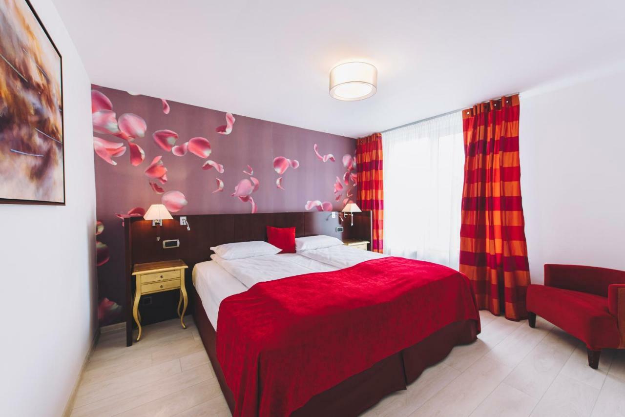 Derby Apart Hotel Alba Iulia Exterior photo